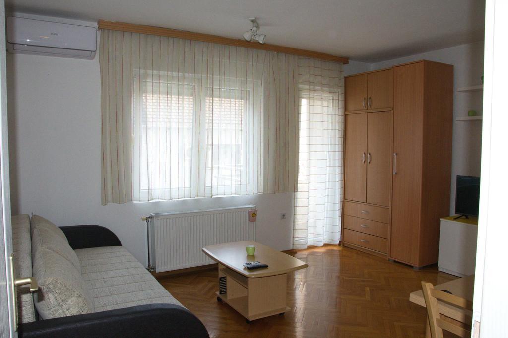 Studio Apartment In Novi Sad Center Buitenkant foto